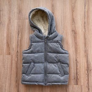 ❤️SOLD ❤️ Old Navy Puffer vest with hoody. Size 3T. Used good condition.